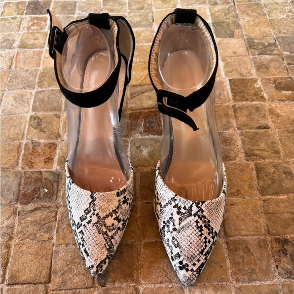 Shoes - Snake print close toe heels